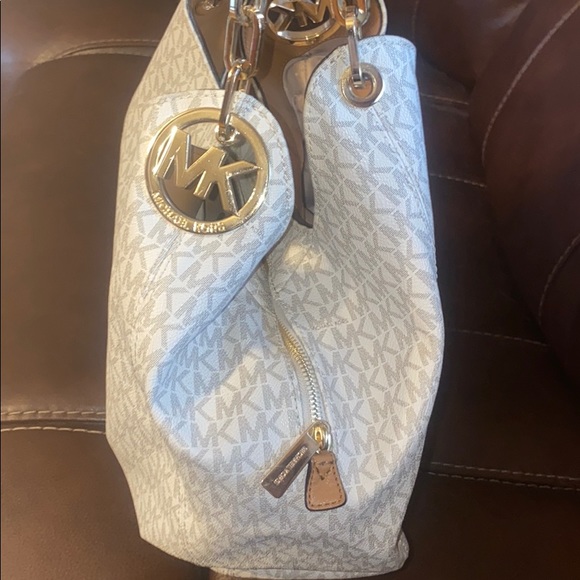 Michael Kors Signature Logo Fulton Bag - Picture 4 of 11